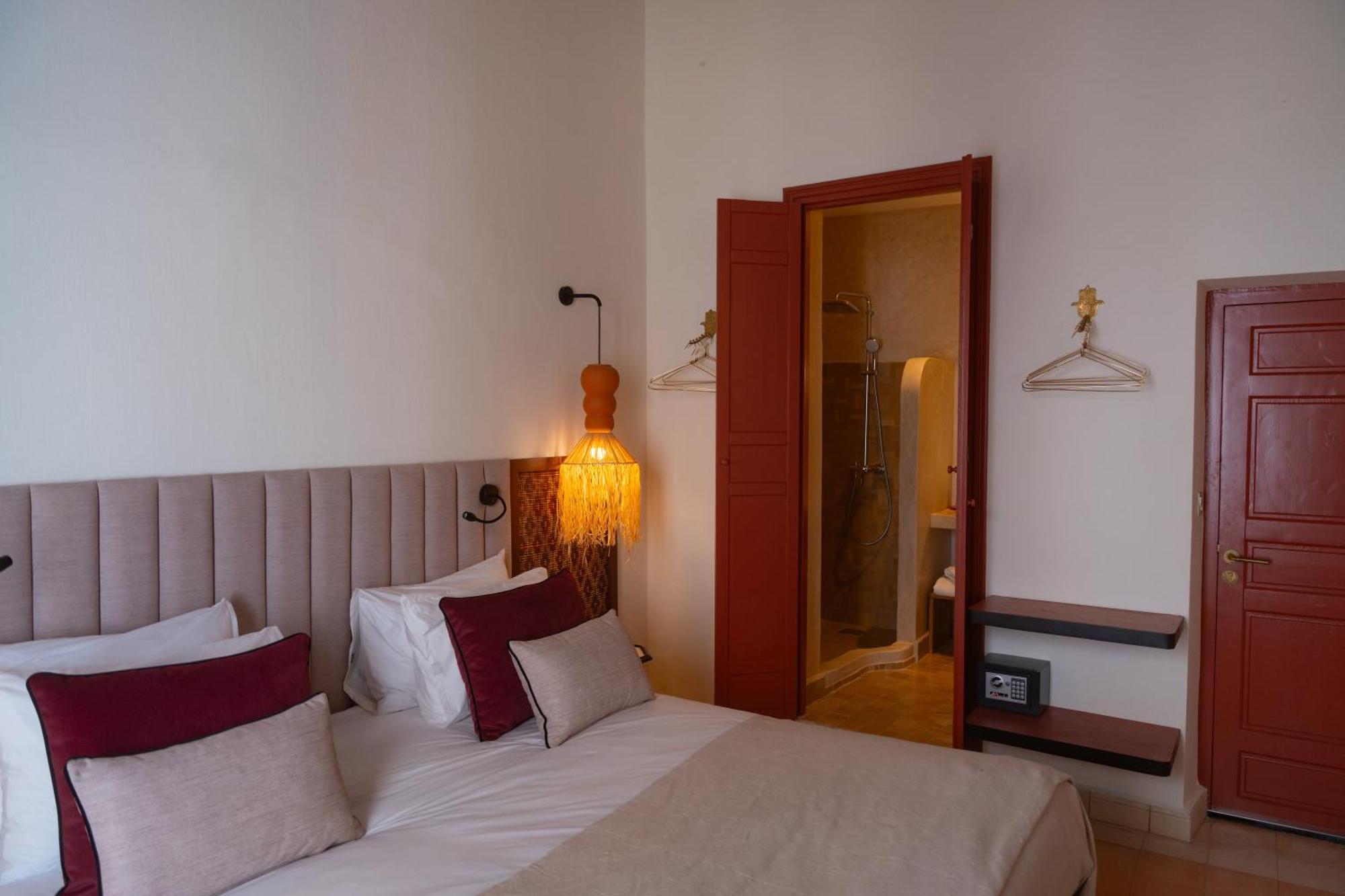 Le Palazzo Hotel *